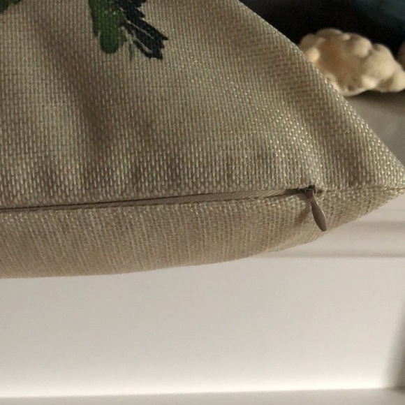 Christmas Wreath decorative holiday throw accent pillow cushion cover NWOT 17.5” - Picture 5 of 5